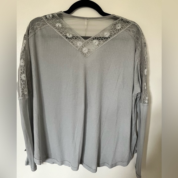 Free People long sleeve - Picture 2 of 3